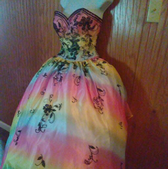 Pre-Owned Prom Dresses